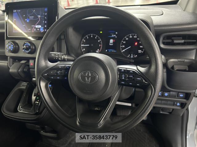 Toyota SIENTA 2024-08 8223666-12