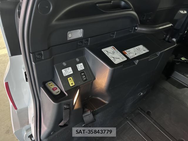Toyota SIENTA 2024-08 8223666-16