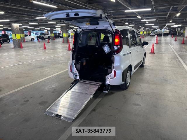 Toyota SIENTA 2024-08 8223666-17