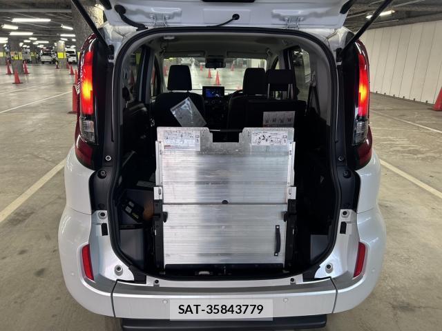 Toyota SIENTA 2024-08 8223666-18