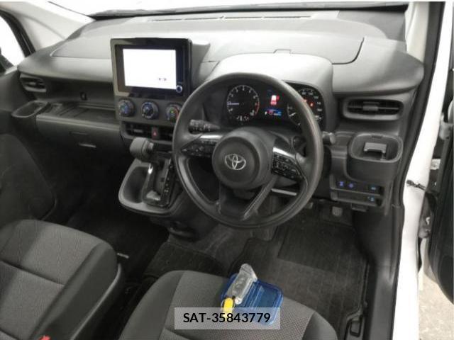 Toyota SIENTA 2024-08 8223666-2