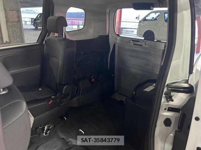 Toyota SIENTA 2024-08 8223666-9