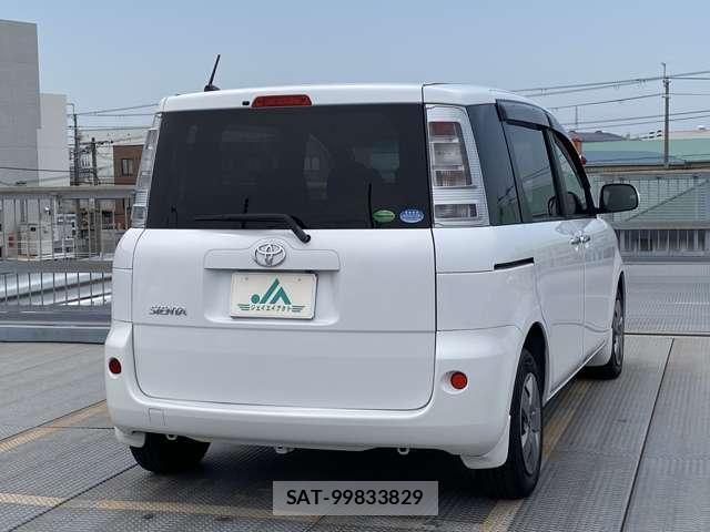 Toyota SIENTA 2014-03 8223913-1