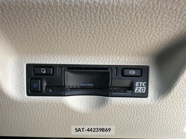 Toyota SIENTA 2023-07 8224647-15