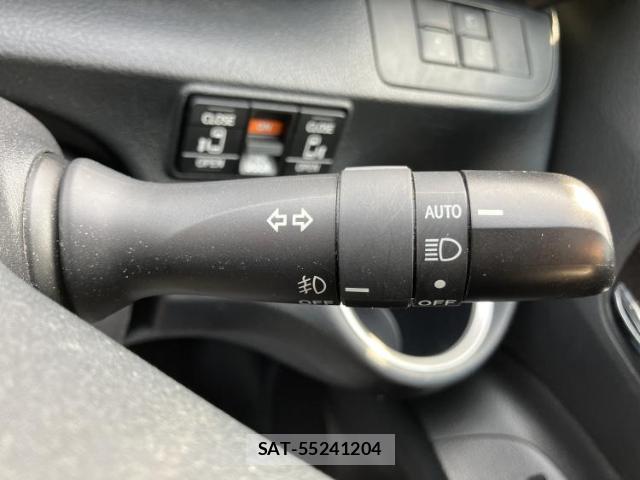 Toyota SIENTA 2017-09 8225061-14