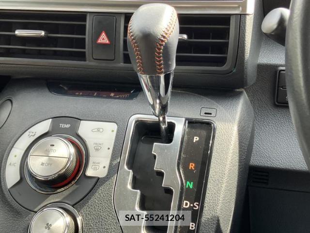 Toyota SIENTA 2017-09 8225061-16