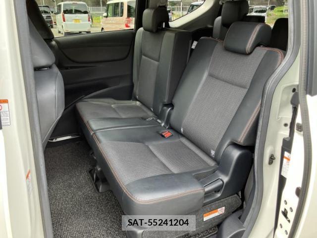 Toyota SIENTA 2017-09 8225061-7