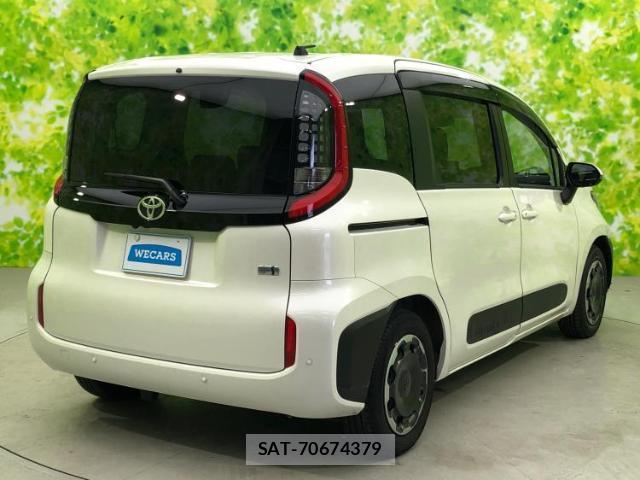 Toyota SIENTA 2023-10 8225093-2