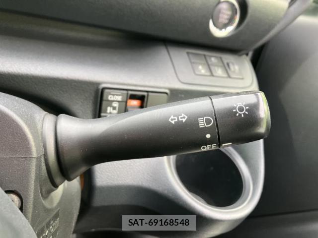 Toyota SIENTA 2017-07 8225168-14