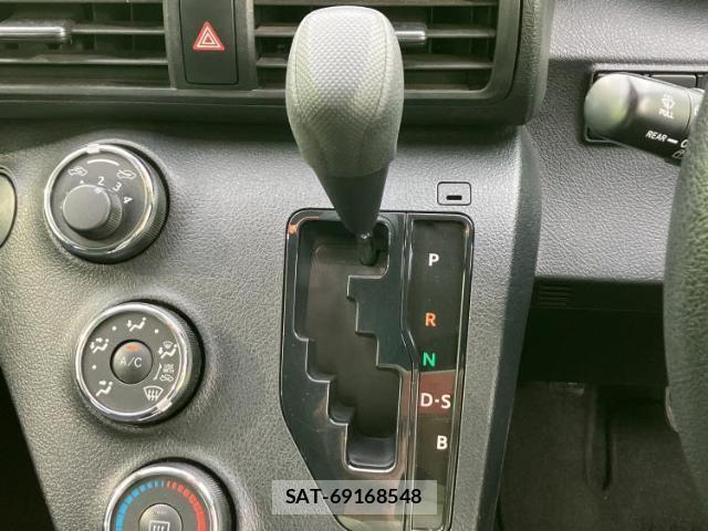 Toyota SIENTA 2017-07 8225168-16