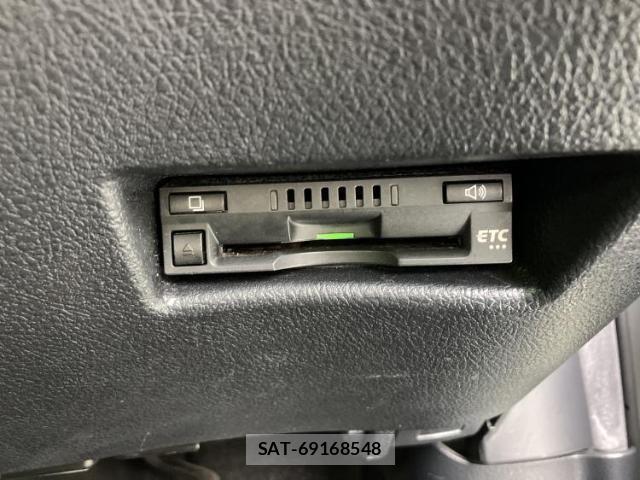 Toyota SIENTA 2017-07 8225168-17