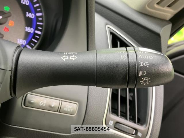 Nissan SKYLINE 2015-12 8220182-15