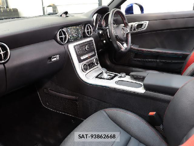 Mercedes Benz SLC 2017-03 8219577-1