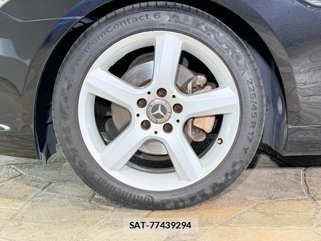 Mercedes Benz SLK 2013-06 8223861-8
