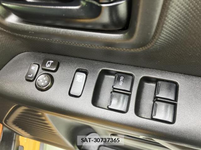 Suzuki SPACIA 2019-05 8225211-6