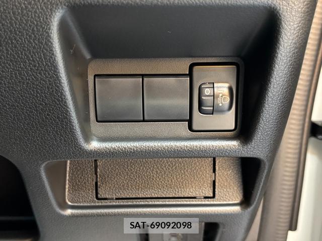 Suzuki SPACIA 2025-11 8216890-12
