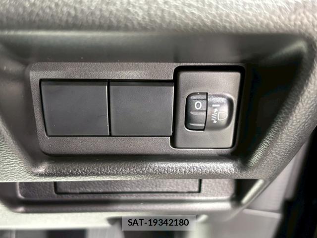 Suzuki SPACIA 2025-12 8216904-9