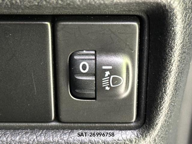 Suzuki SPACIA 2018-01 8220187-13