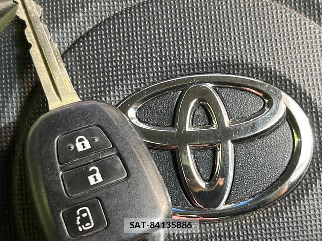 Toyota SPADE 2013-05 8216313-6