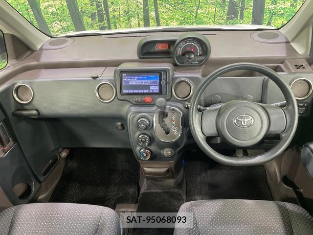 Toyota SPADE 2014-06 8220410-1