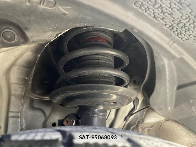 Toyota SPADE 2014-06 8220410-19