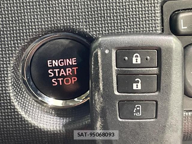 Toyota SPADE 2014-06 8220410-3