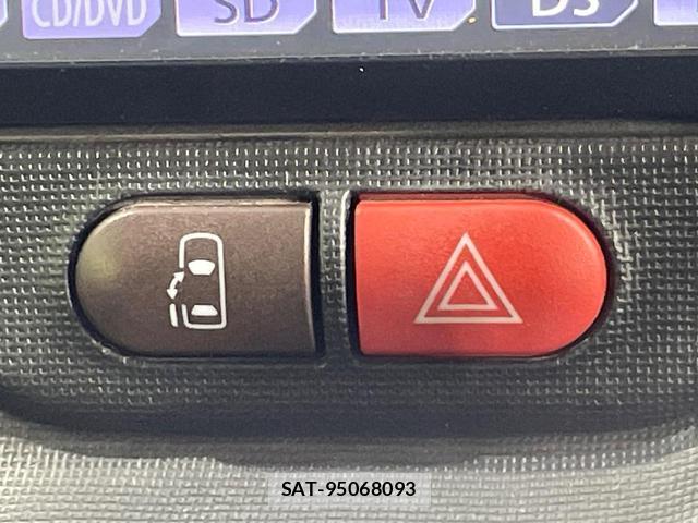 Toyota SPADE 2014-06 8220410-4
