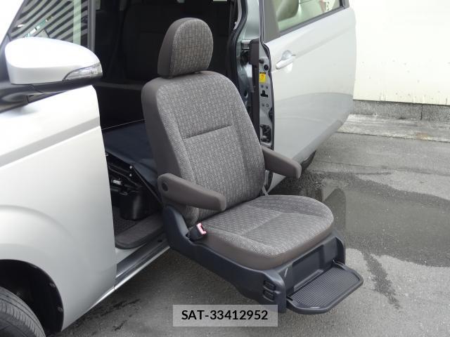 Toyota SPADE 2014-09 8221265-3