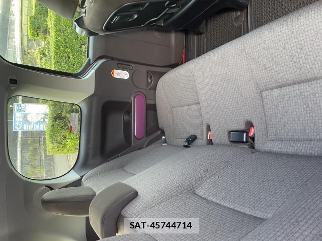 Toyota SPADE 2015-07 8222771-5