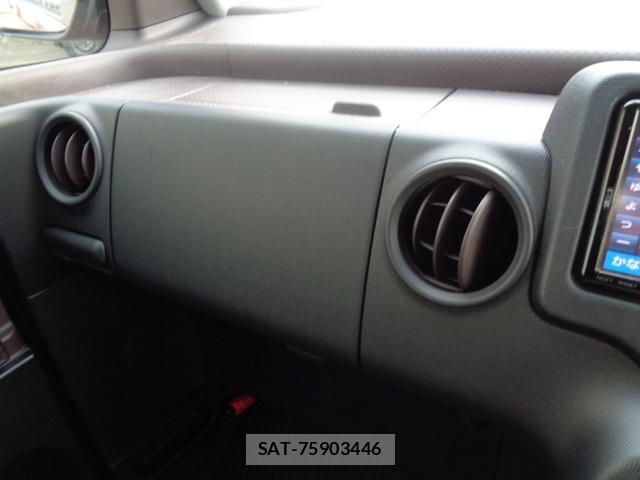 Toyota SPADE 2017-03 8223895-16