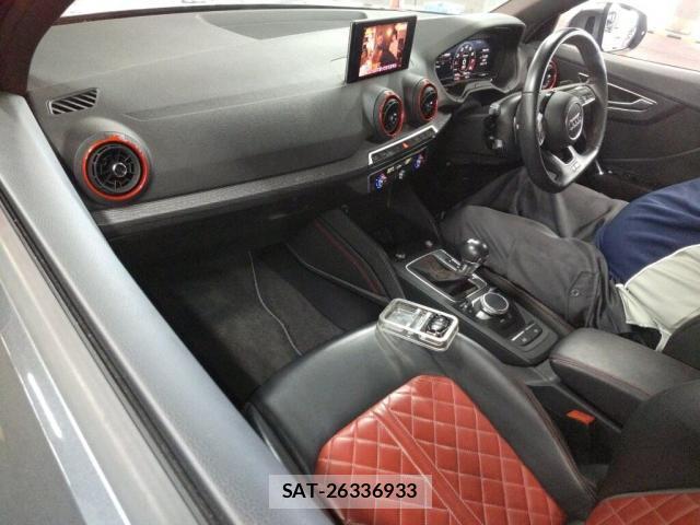 Audi SQ2 2020-07 8218954-2