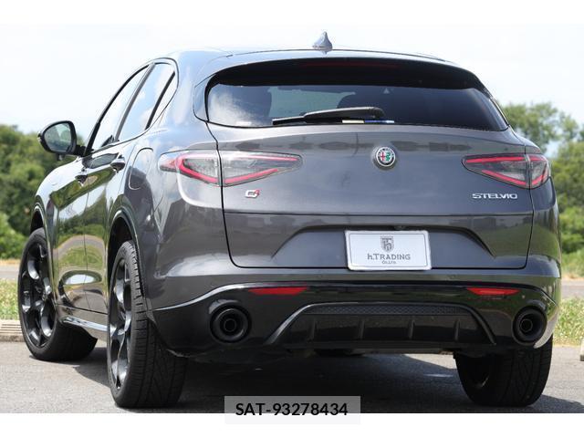 ALFA ROMEO STELVIO 2023-06 8224297-1
