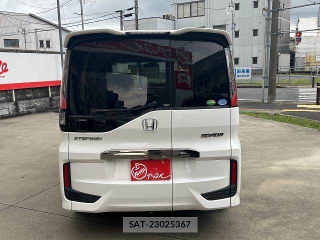 Honda e 2017-05 8216200-18
