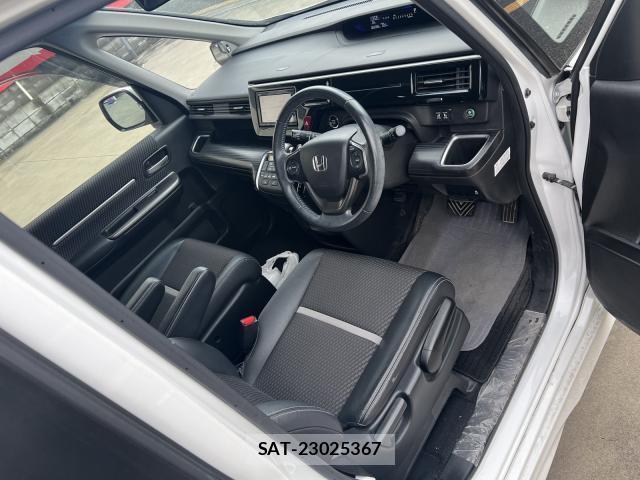 Honda e 2017-05 8216200-3
