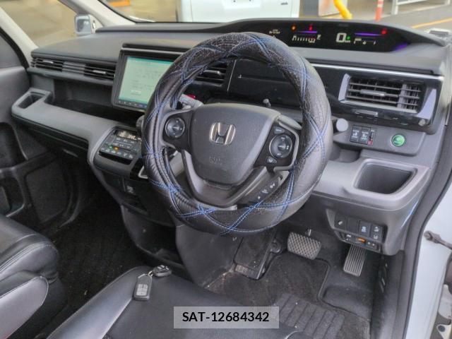 Honda e 2016-08 8217348-2