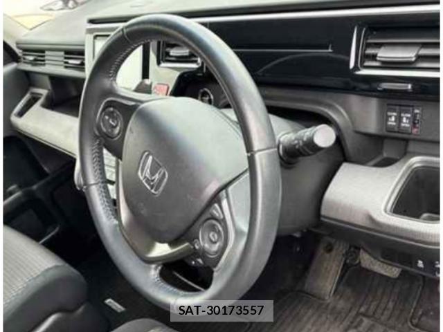 Honda e 2017-05 8217430-2