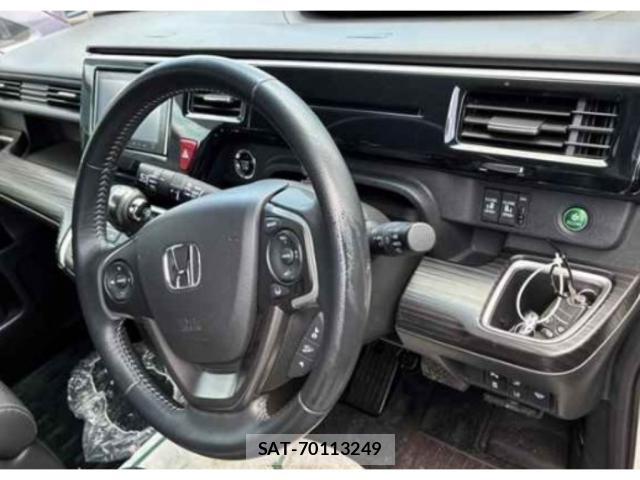 Honda e 2015-07 8217584-2
