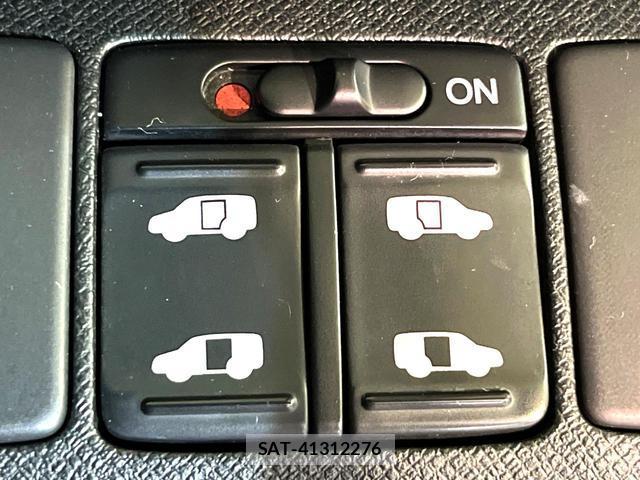 Honda e 2014-03 8219074-6