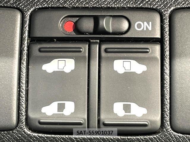 Honda e 2014-03 8219525-4