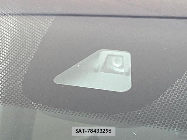Honda e 2021-09 8221610-4