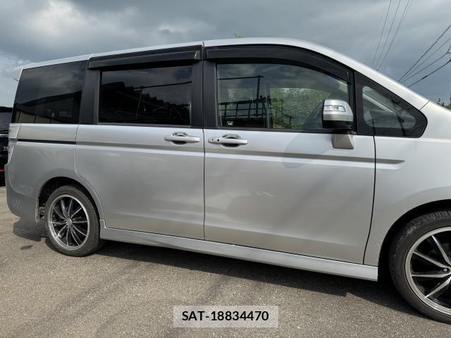 Honda e 2010-06 8222458-2