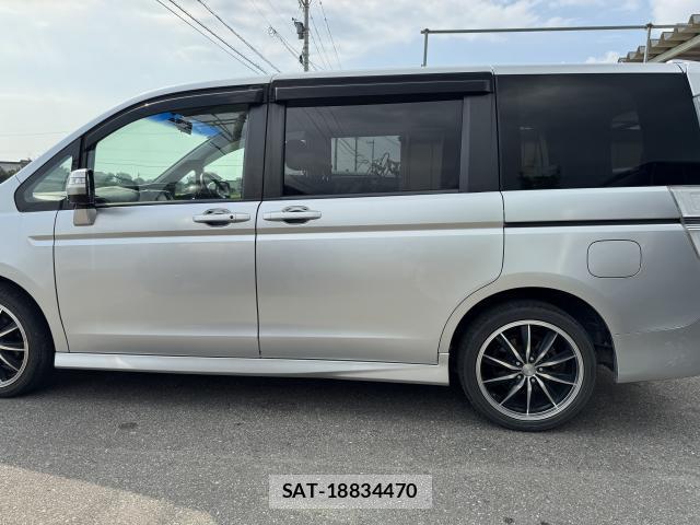 Honda e 2010-06 8222458-3
