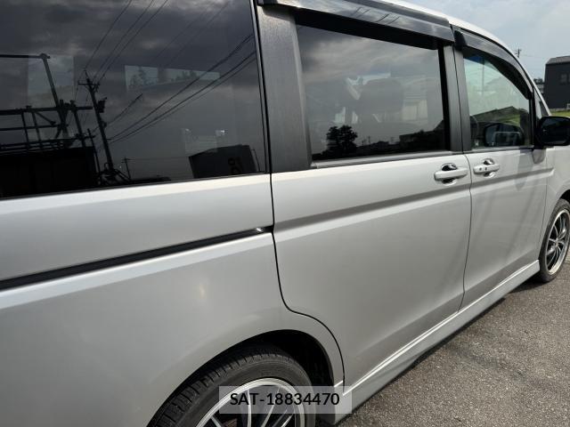 Honda e 2010-06 8222458-4