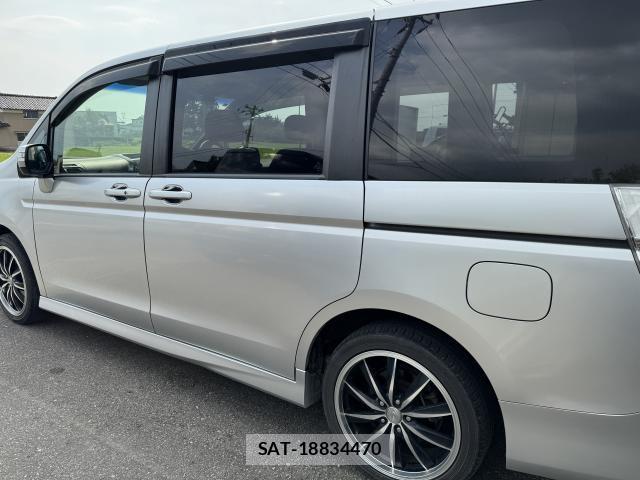 Honda e 2010-06 8222458-5