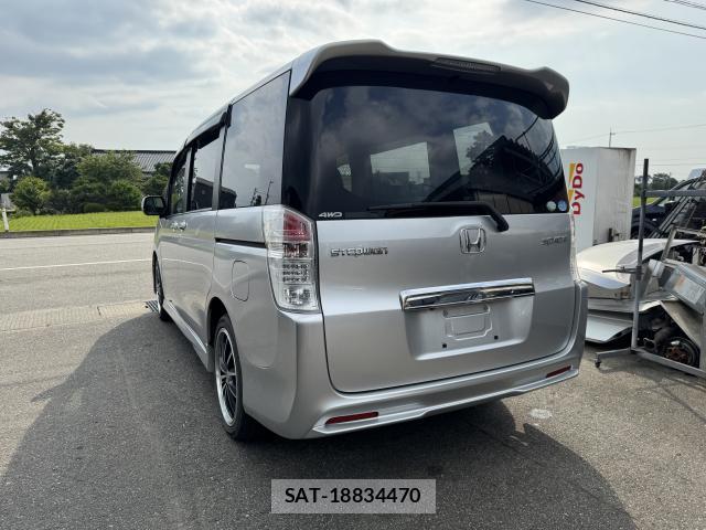 Honda e 2010-06 8222458-6