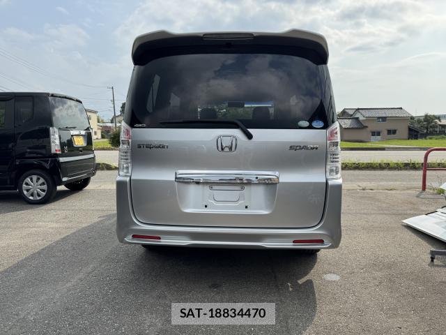 Honda e 2010-06 8222458-8