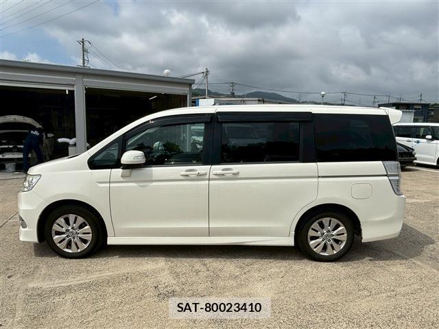 Honda e 2010-06 8222594-12