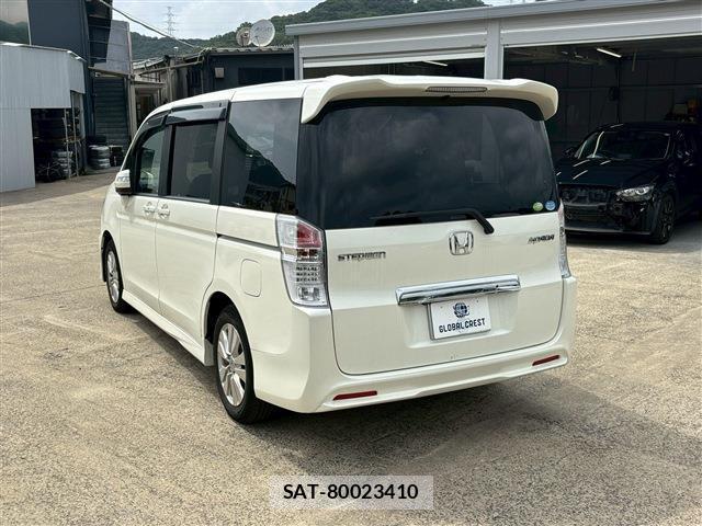 Honda e 2010-06 8222594-13