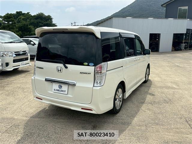 Honda e 2010-06 8222594-15