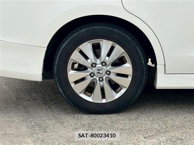 Honda e 2010-06 8222594-17